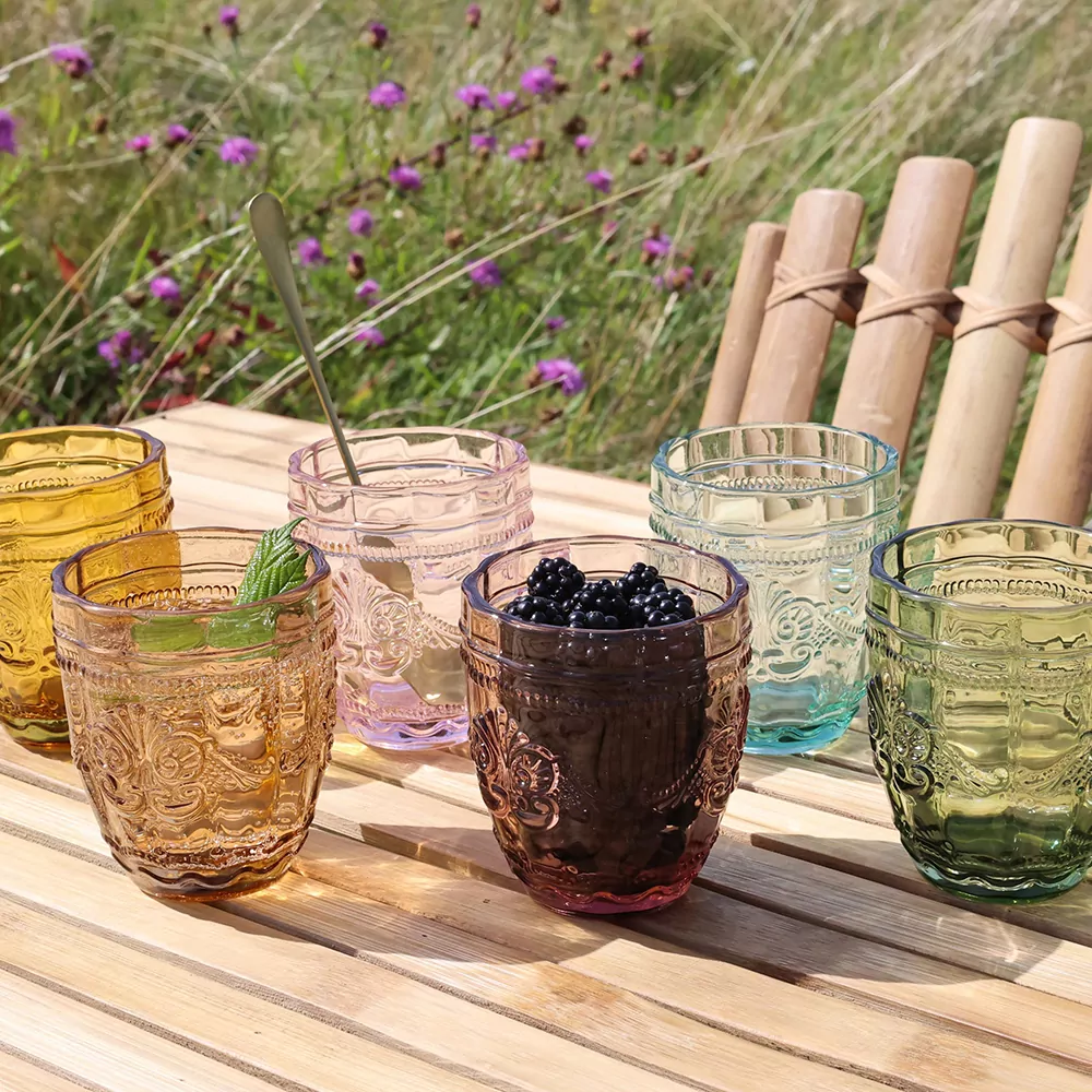 Farvet vandglas