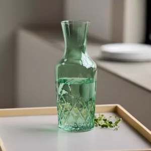 grøn karaffel i glas