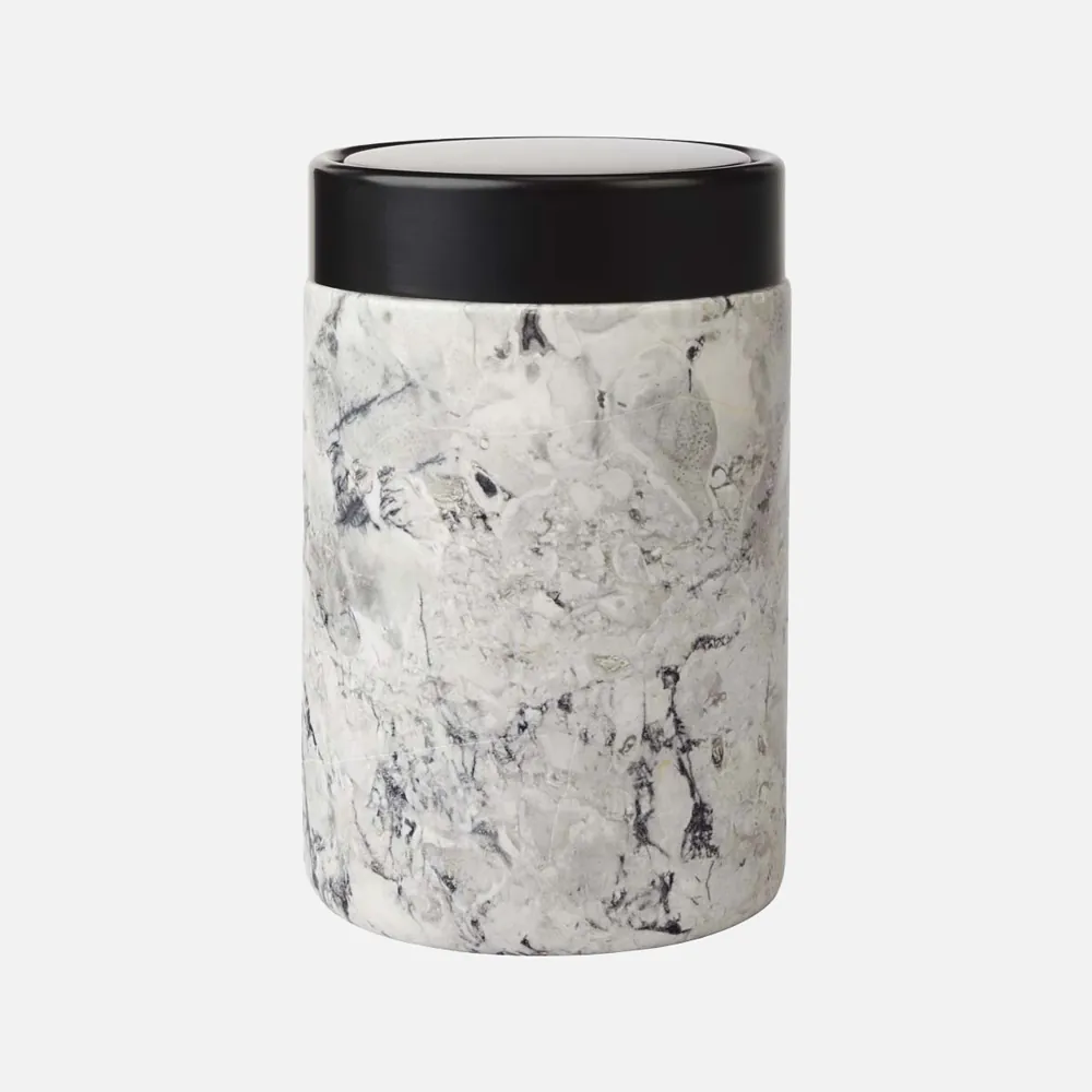 toiletspand i hvid marmor